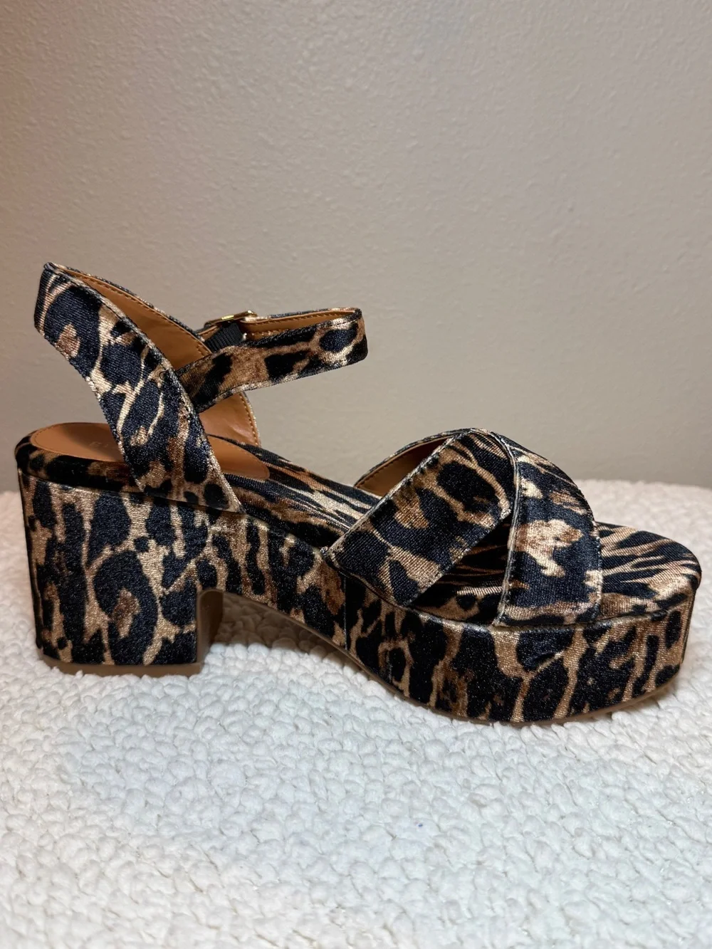 Gianni Bini Leopard Printed Velvet Cross Band Platform Sandals
